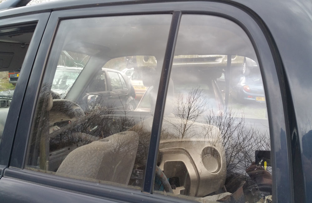 Suzuki Grand Vitara TD Door window glass passenger side rear